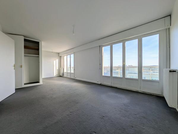 MAISONS-LAFFITTE - Studio de 36 M² avec Terrasse de 10M² - Cave et Parking extérieur , Maisons laffitte MAISONS-LAFFITTE - Studio de 36 M² avec Terrasse de 10M² - Cave et Parking extérieur , Maisons laffitte