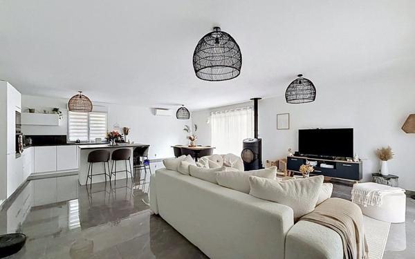 Maison à vendre    4 pièces •  Écuisses