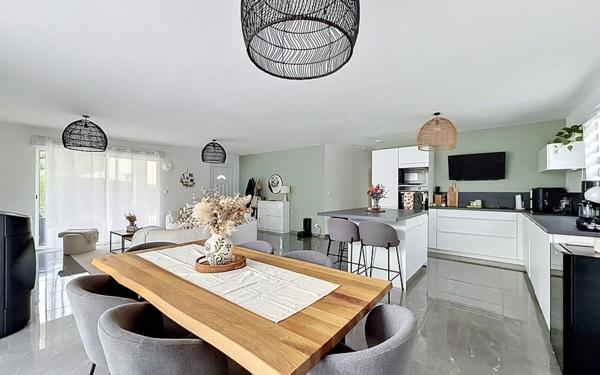 Maison à vendre    4 pièces •  Écuisses