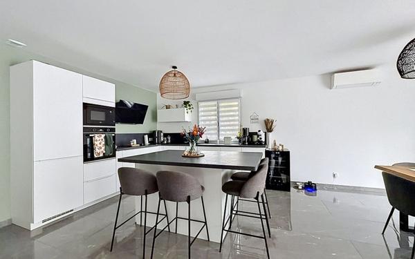 Maison à vendre    4 pièces •  Écuisses
