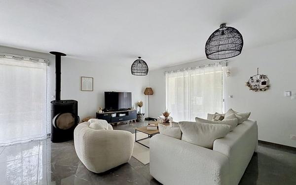 Maison à vendre    4 pièces •  Écuisses