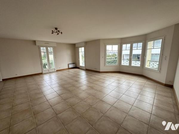 SAINT MALO - Courtoisville / Rochebonne- Appartement Spacieux et lumineux avec vue mer et garage