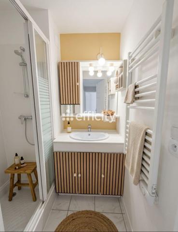 Appartement
         3 pièces
        - 41 m² 258 000 € *