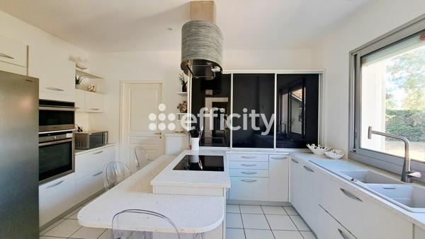 Maison
         6 pièces
        - 207 m² Bien prestige 890 000 € *