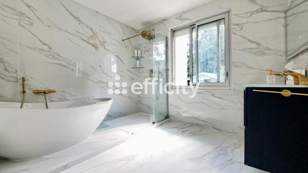 Maison
         6 pièces
        - 207 m² Bien prestige 890 000 € *