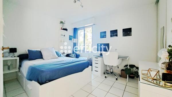 Maison
         6 pièces
        - 207 m² Bien prestige 890 000 € *