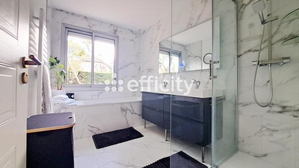 Maison
         6 pièces
        - 207 m² Bien prestige 890 000 € *