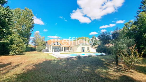Maison
         6 pièces
        - 207 m² Bien prestige 890 000 € *