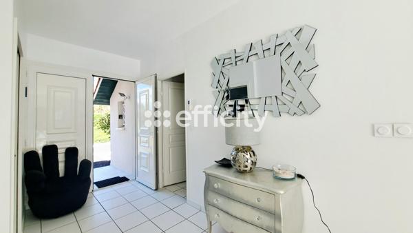 Maison
         6 pièces
        - 207 m² Bien prestige 890 000 € *