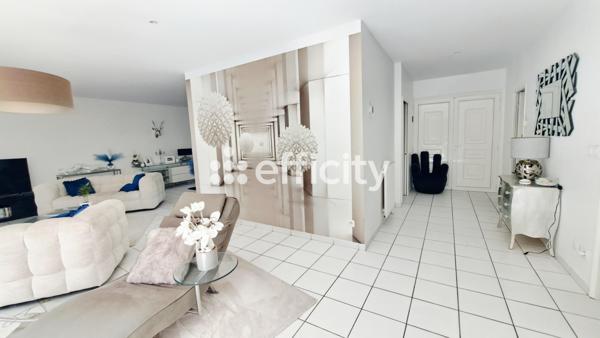 Maison
         6 pièces
        - 207 m² Bien prestige 890 000 € *