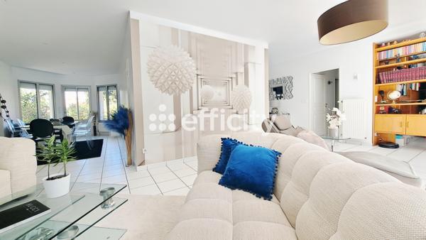 Maison
         6 pièces
        - 207 m² Bien prestige 890 000 € *