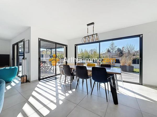 Vente                                                      Maison
                        
                     5 pièces                      160 m2                     à Bourgoin-Jallieu