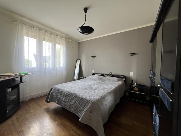 Guer (56380) Maison + grenier aménageable + grand sous-sol – jardin divisible,