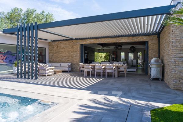 Exceptionnelle villa en bord de mer