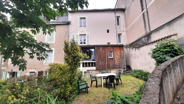 IMMEUBLE de 3  T3 et 7 PARKINGS au pied de l'Hypercentre en MONOPROPRIETE