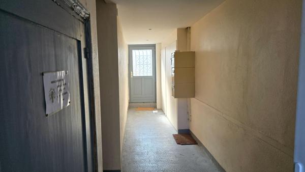 IMMEUBLE de 3  T3 et 7 PARKINGS au pied de l'Hypercentre en MONOPROPRIETE