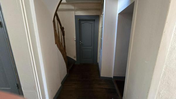 IMMEUBLE de 3  T3 et 7 PARKINGS au pied de l'Hypercentre en MONOPROPRIETE