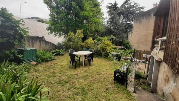 IMMEUBLE de 3  T3 et 7 PARKINGS au pied de l'Hypercentre en MONOPROPRIETE