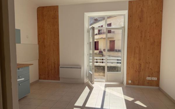 Appartement à louer    3 pièces •  Pont-Saint-Esprit