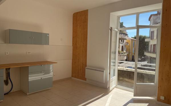 Appartement à louer    3 pièces •  Pont-Saint-Esprit