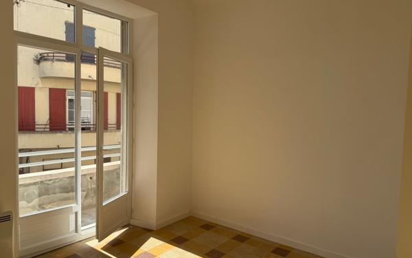 Appartement à louer    3 pièces •  Pont-Saint-Esprit