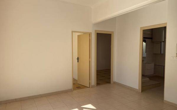 Appartement à louer    3 pièces •  Pont-Saint-Esprit