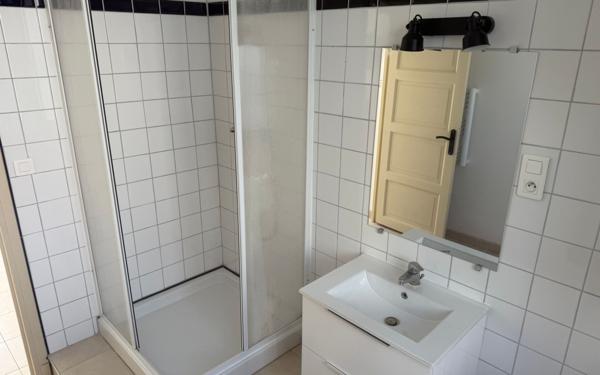 Appartement à louer    3 pièces •  Pont-Saint-Esprit