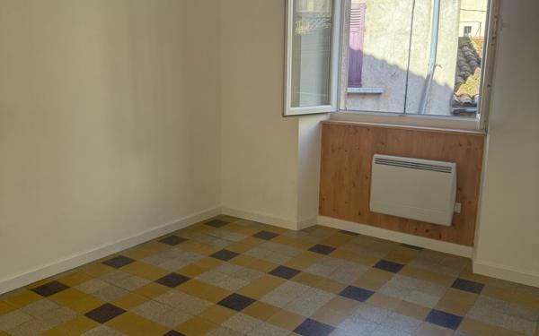 Appartement à louer    3 pièces •  Pont-Saint-Esprit