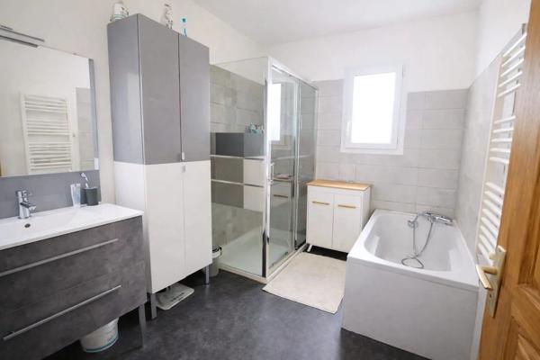 Vente Maison 5 pièces 130 m2 à Saint-Hilaire-de-Lusignan