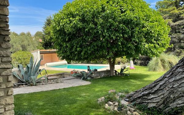 Maison à vendre    6 pièces •  Aramon