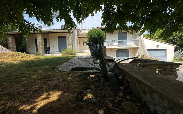 Maison à vendre    6 pièces •  Aramon