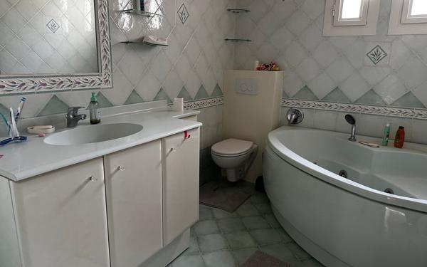 Maison à vendre    6 pièces •  Aramon