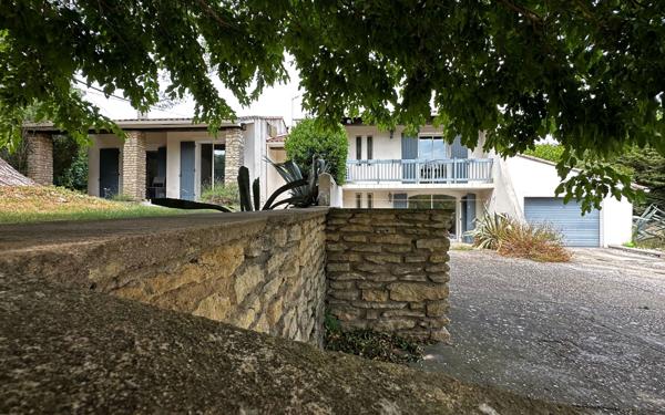 Maison à vendre    6 pièces •  Aramon