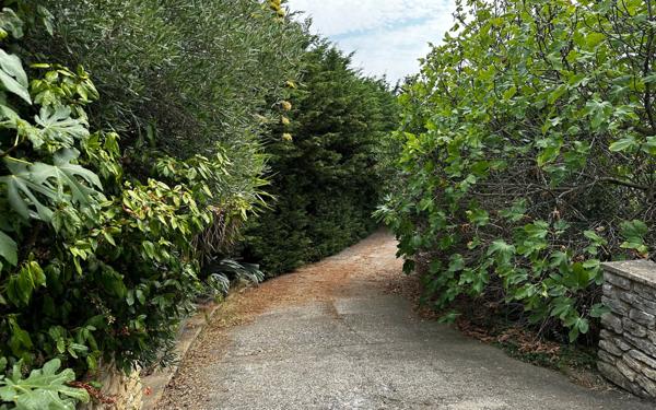 Maison à vendre    6 pièces •  Aramon