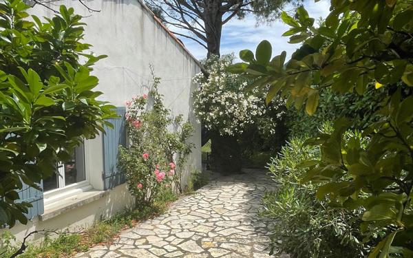 Maison à vendre    6 pièces •  Aramon