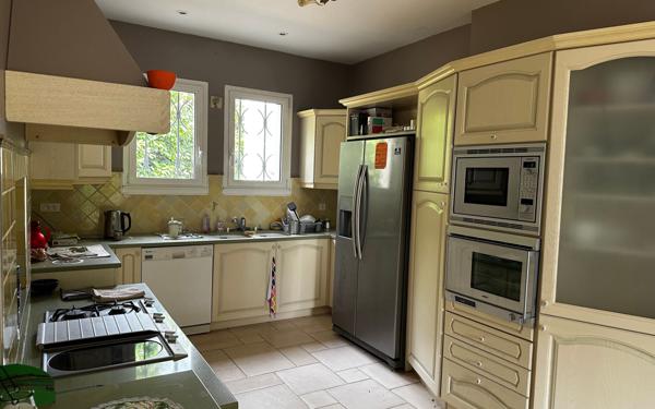 Maison à vendre    6 pièces •  Aramon