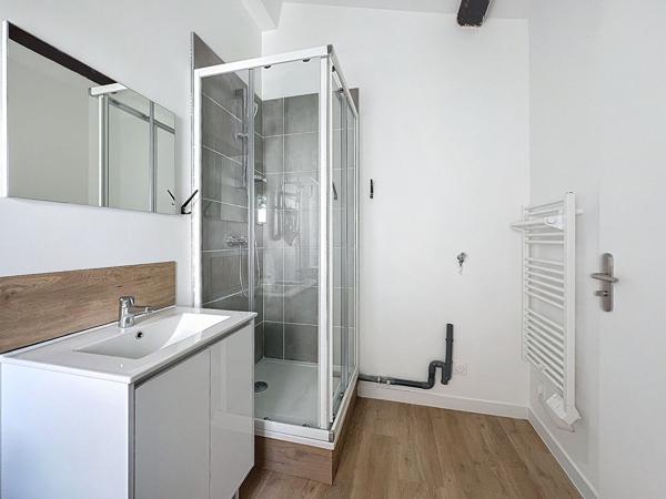 Valence, avenue de l'Yser, studio refait à neuf de 22,63m²
