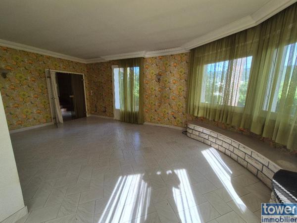Maison
                                                                                                                                                                                                                                                                                                                        6 pièce(s)                                                                                                                                                                                                          3 chambre(s)                                                                                                                                                                                                          160  m²