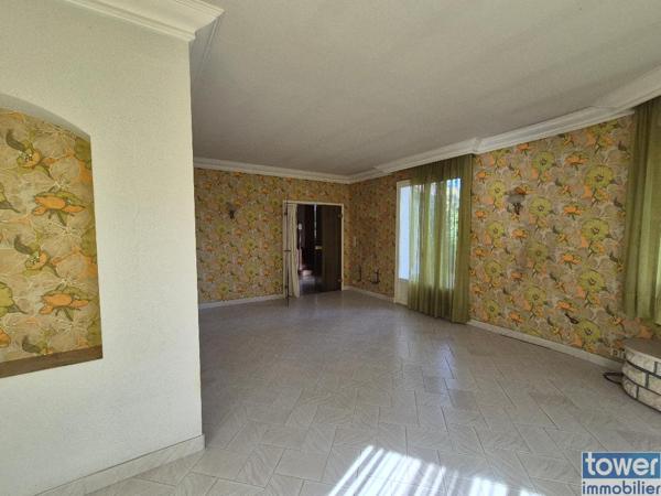 Maison
                                                                                                                                                                                                                                                                                                                        6 pièce(s)                                                                                                                                                                                                          3 chambre(s)                                                                                                                                                                                                          160  m²