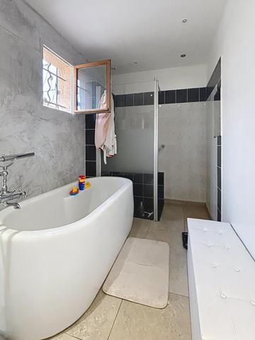 Maison plain pied, piscine, très bon état