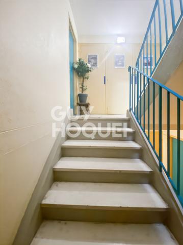 À vendre : Appartement 3 pièces à La Rochelle, place de parking, balcon couvert.