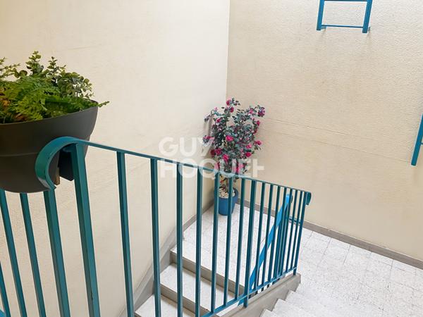 À vendre : Appartement 3 pièces à La Rochelle, place de parking, balcon couvert.
