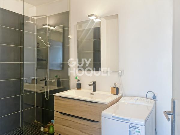 À vendre : Appartement 3 pièces à La Rochelle, place de parking, balcon couvert.