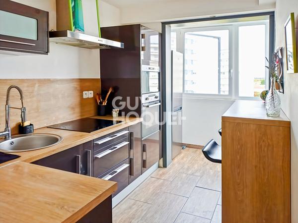 À vendre : Appartement 3 pièces à La Rochelle, place de parking, balcon couvert.