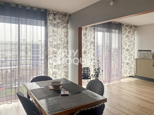 À vendre : Appartement 3 pièces à La Rochelle, place de parking, balcon couvert.