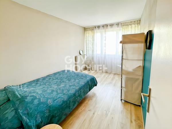 À vendre : Appartement 3 pièces à La Rochelle, place de parking, balcon couvert.