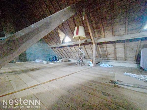 Maison en pierres des années 70 à rénover sur Mellac, 2 chambres, sous sol complet