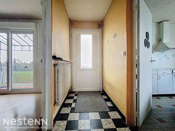 Maison en pierres des années 70 à rénover sur Mellac, 2 chambres, sous sol complet