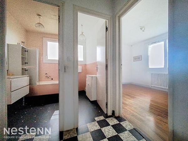 Maison en pierres des années 70 à rénover sur Mellac, 2 chambres, sous sol complet