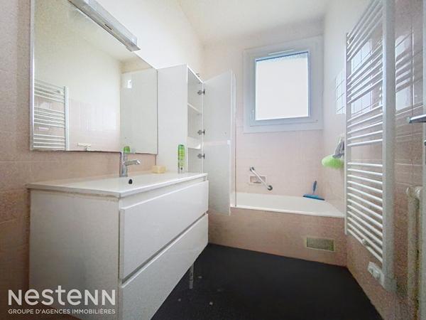 Maison en pierres des années 70 à rénover sur Mellac, 2 chambres, sous sol complet